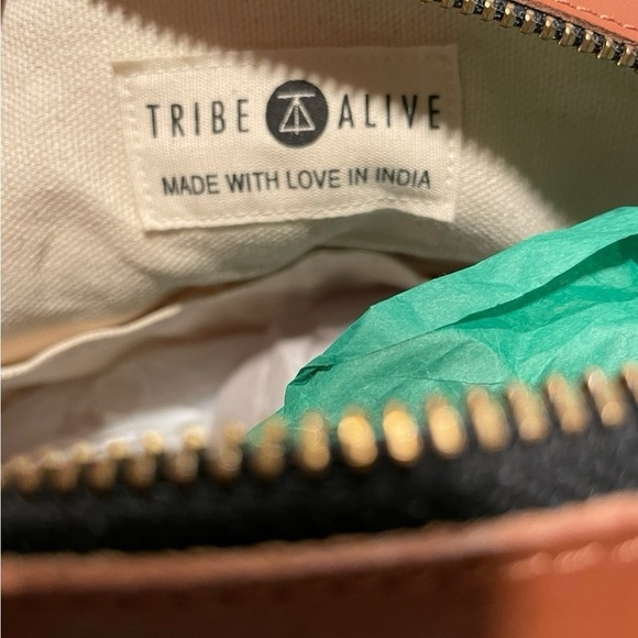 TRIBE ALIVE Beautiful Rugged Shopper Tote Bag w/luggage strap carryall - Picture 3 of 5